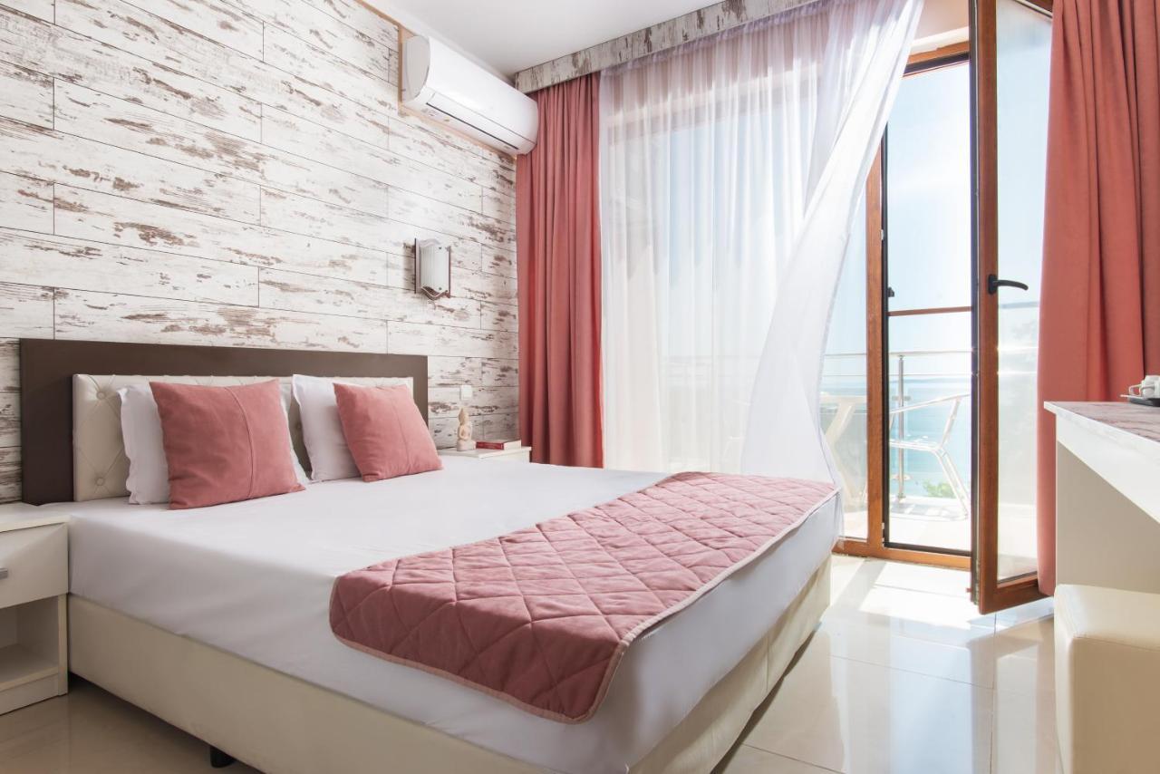 Семеен Хотел Golden Place Sozopol Exterior photo