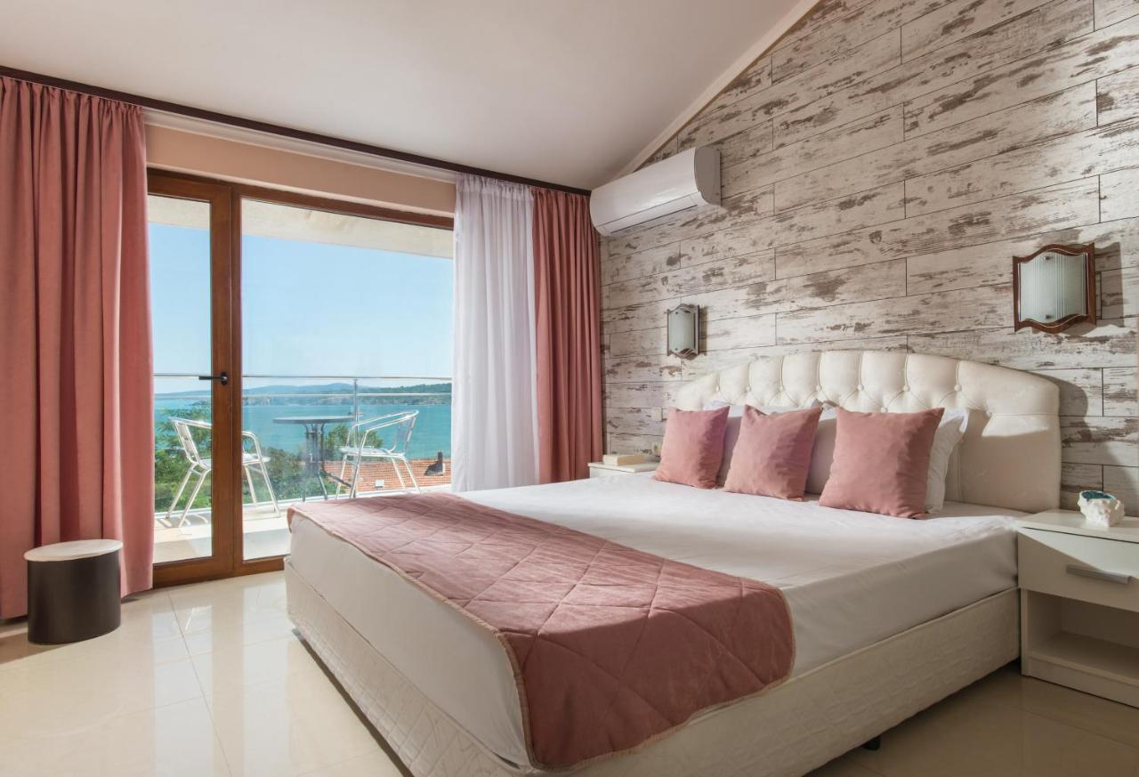 Семеен Хотел Golden Place Sozopol Exterior photo